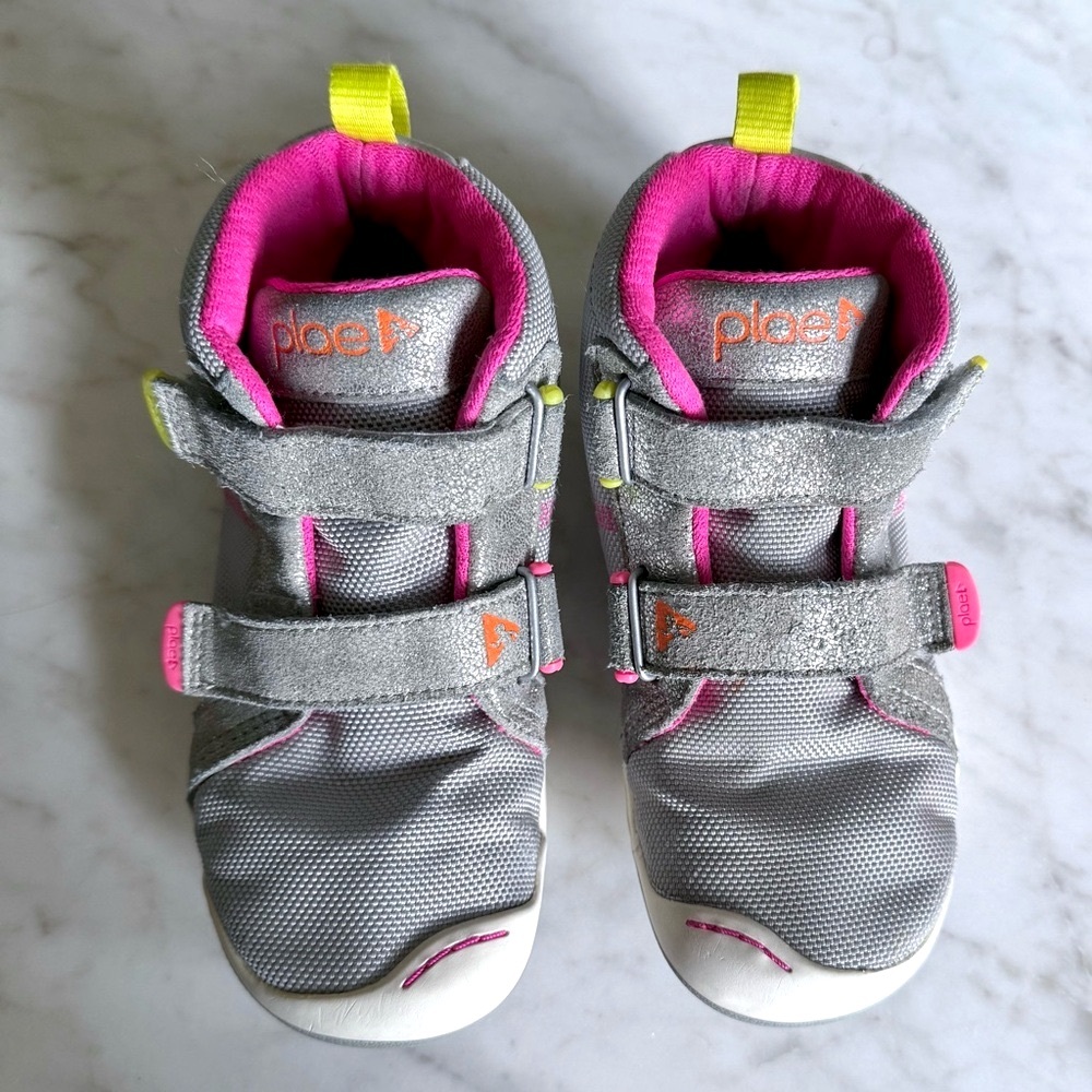 PLAE Max Metallic Silver. - Child size 12